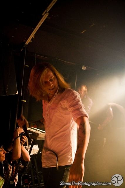 A Skylit Drive live