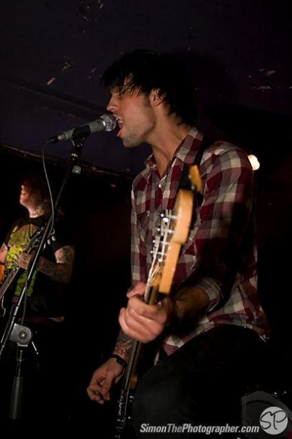 A Skylit Drive live