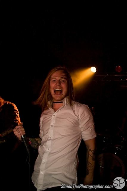 A Skylit Drive live