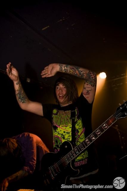 A Skylit Drive live