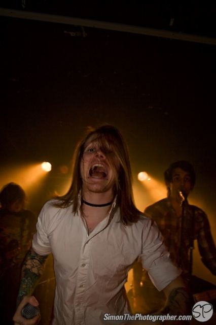 A Skylit Drive live