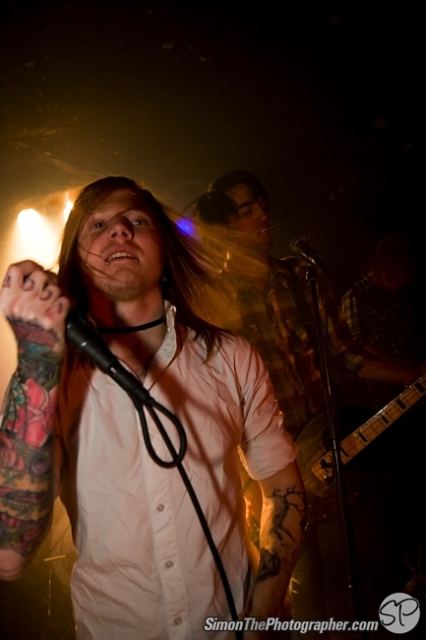 A Skylit Drive live