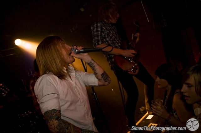 A Skylit Drive live