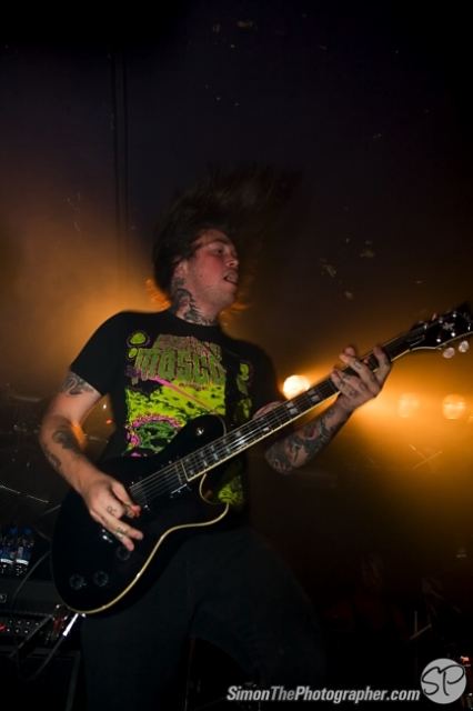A Skylit Drive live