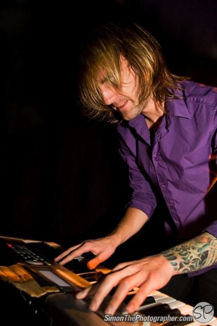 A Skylit Drive live