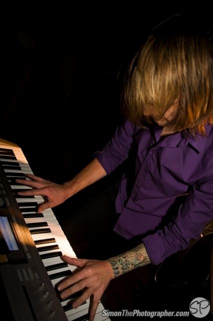 A Skylit Drive live