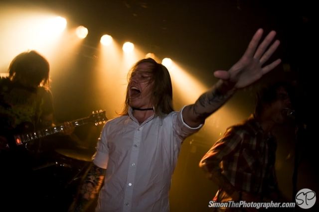 A Skylit Drive live