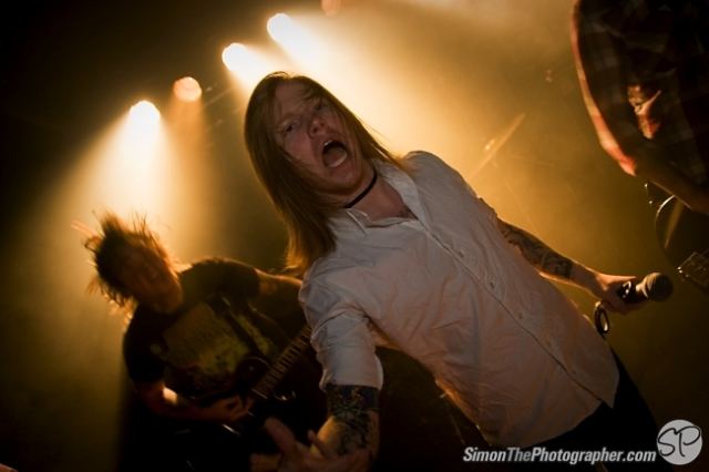 A Skylit Drive live