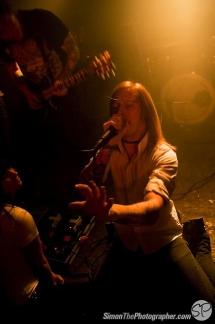 A Skylit Drive live