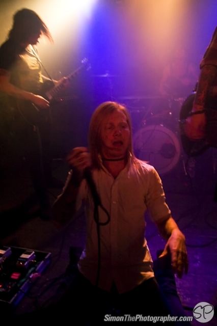 A Skylit Drive live