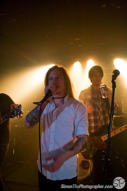 A Skylit Drive live