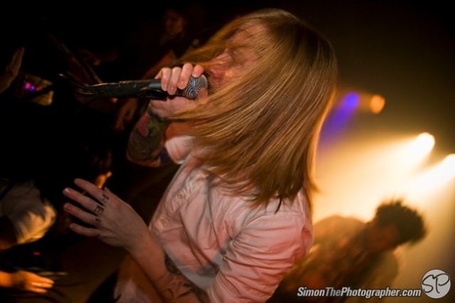 A Skylit Drive live