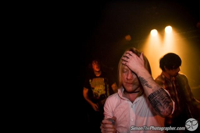 A Skylit Drive live