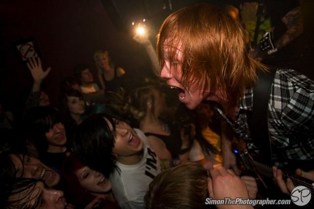 A Skylit Drive live
