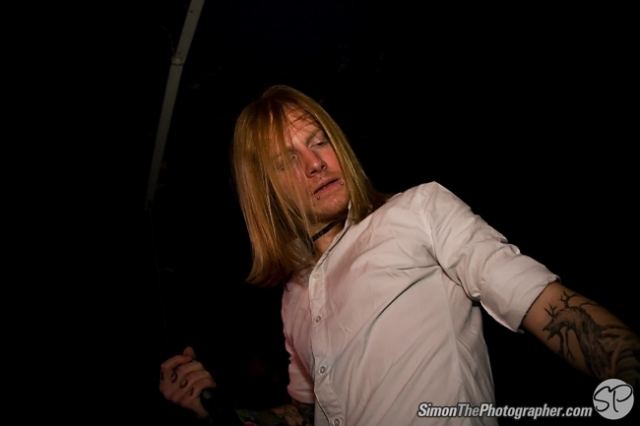 A Skylit Drive live