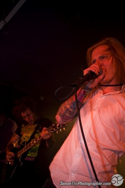 A Skylit Drive live