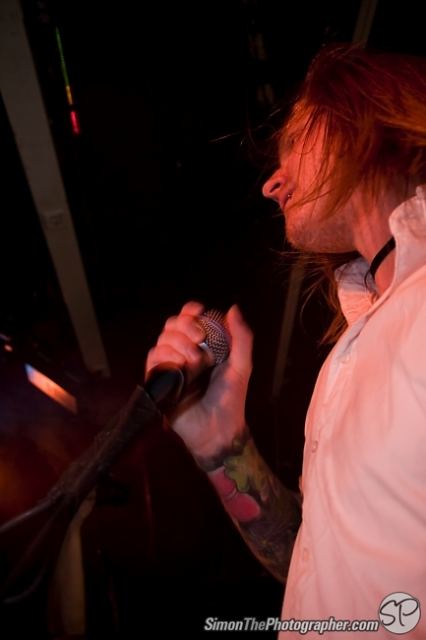 A Skylit Drive live