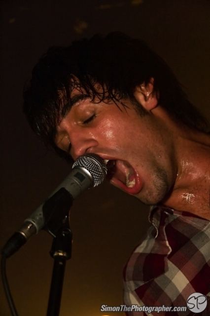 A Skylit Drive live