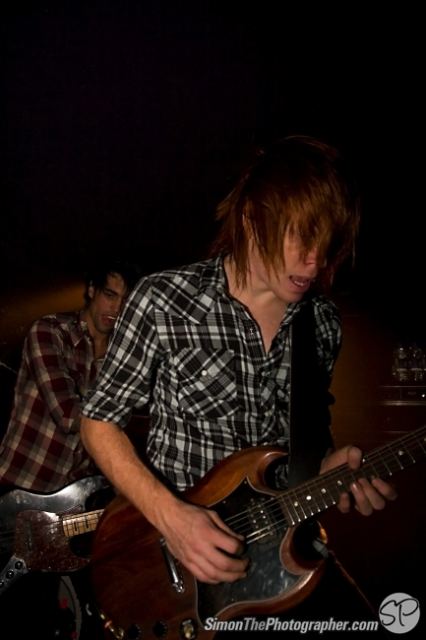 A Skylit Drive live