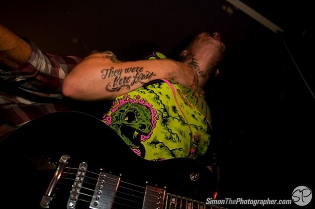 A Skylit Drive live