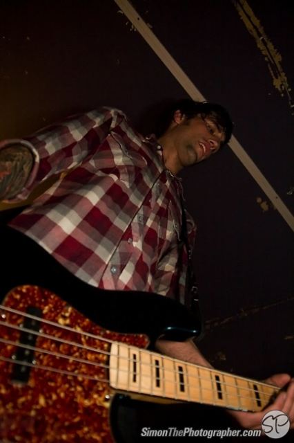 A Skylit Drive live