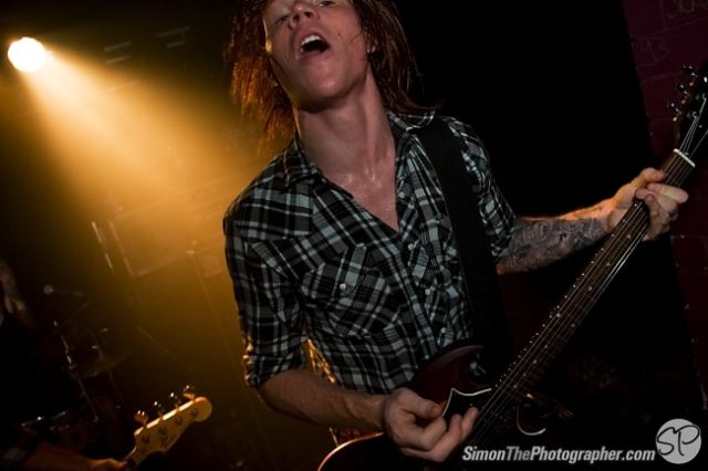 A Skylit Drive live