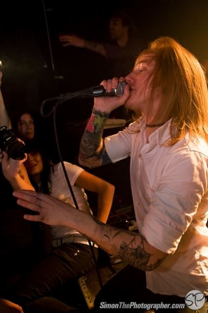 A Skylit Drive live