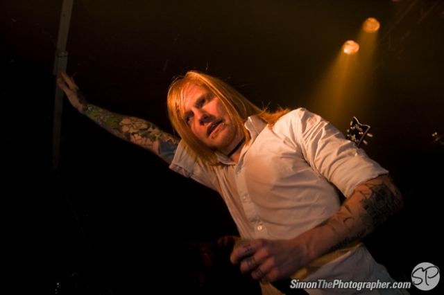 A Skylit Drive live
