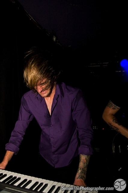 A Skylit Drive live