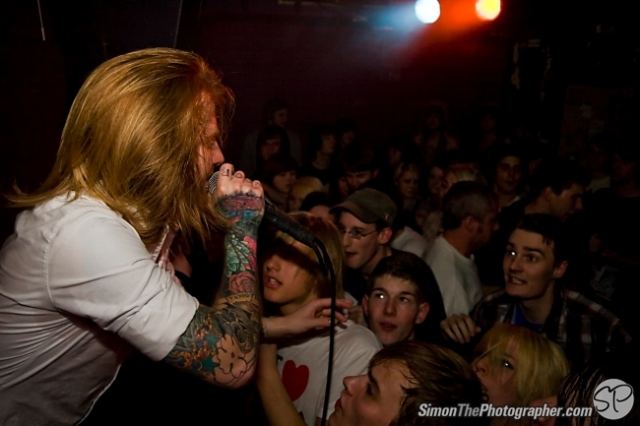 A Skylit Drive live