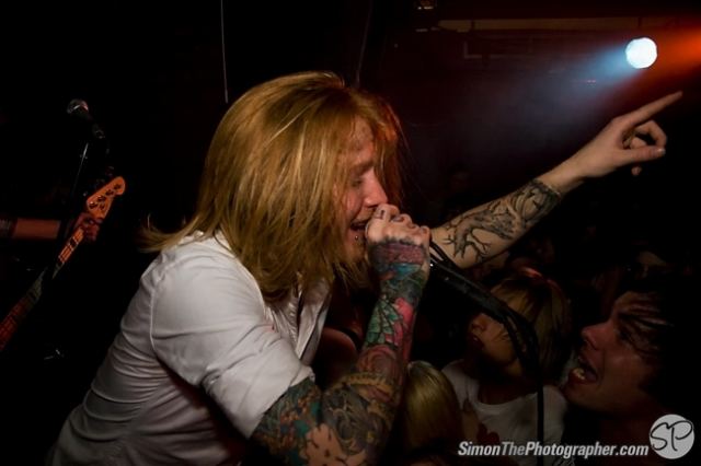 A Skylit Drive live