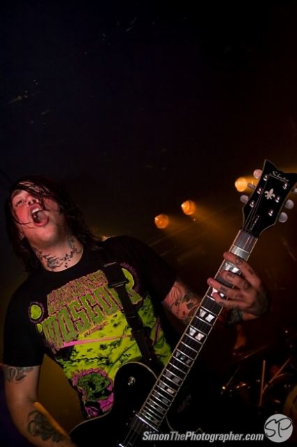 A Skylit Drive live