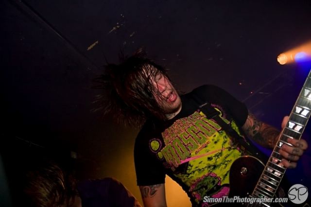 A Skylit Drive live