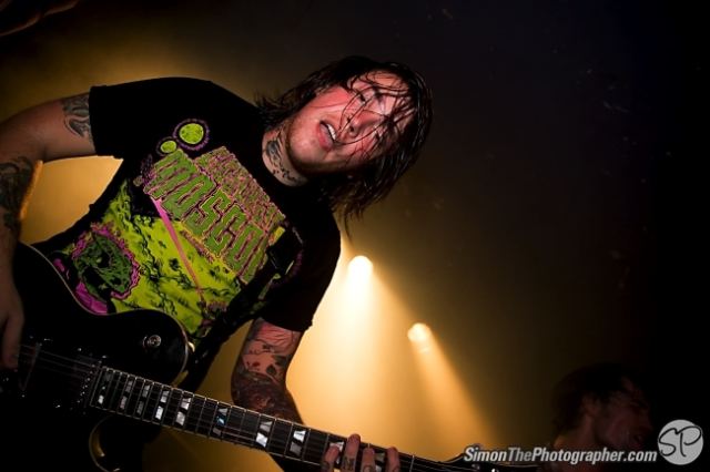 A Skylit Drive live