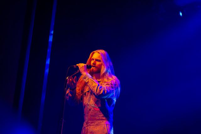 Sam Ryder live