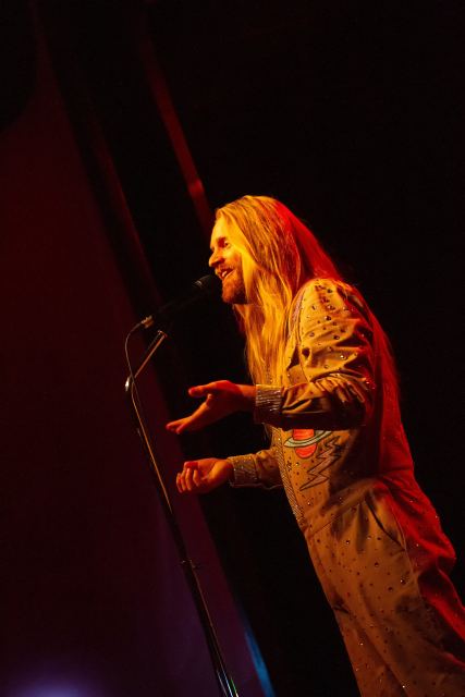 Sam Ryder live