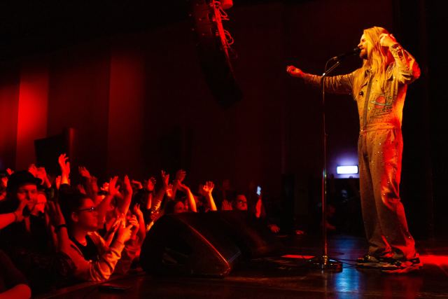 Sam Ryder live