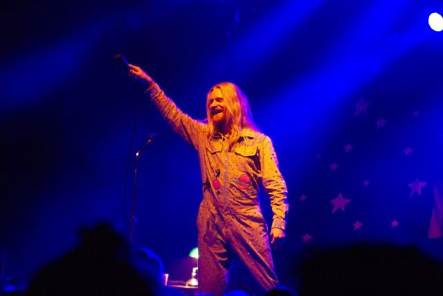 Sam Ryder live