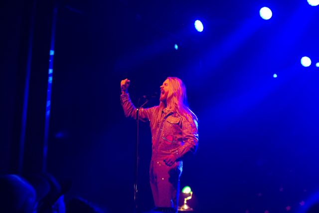 Sam Ryder live