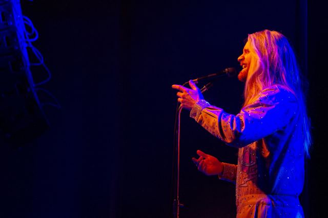 Sam Ryder live