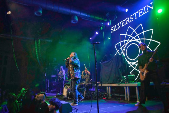 Silverstein live