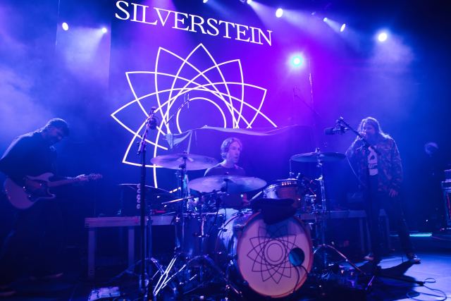 Silverstein live